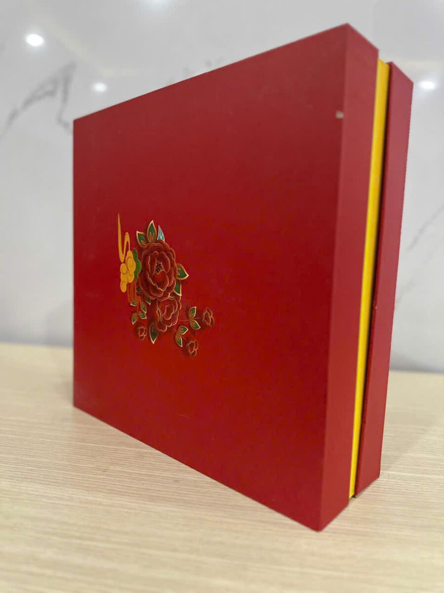Hộp quà Tết cao cấp mở nắp lòng hộp bồi giấy vàng