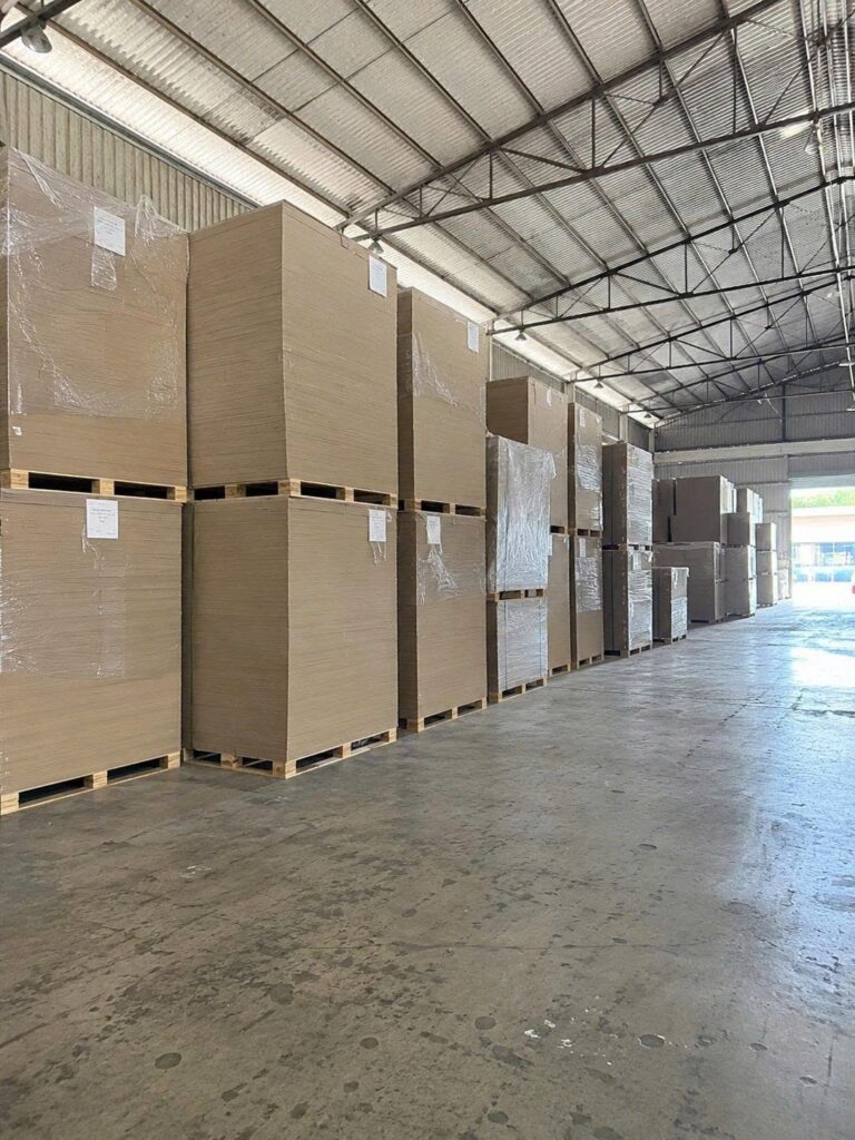 Kho giấy mỹ thuật nhập trực tiếp tại xưởng sản xuất hộp quà Tết Golden Box Packaging