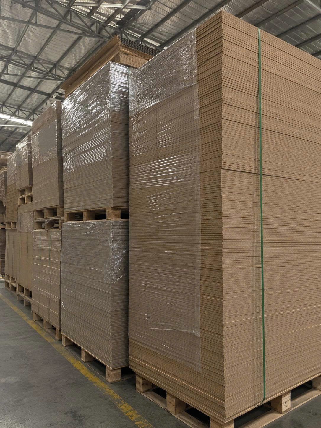 Giấy mỹ thuật nhập trực tiếp trữ tại xưởng hộp quà Tết Golden Box Packaging