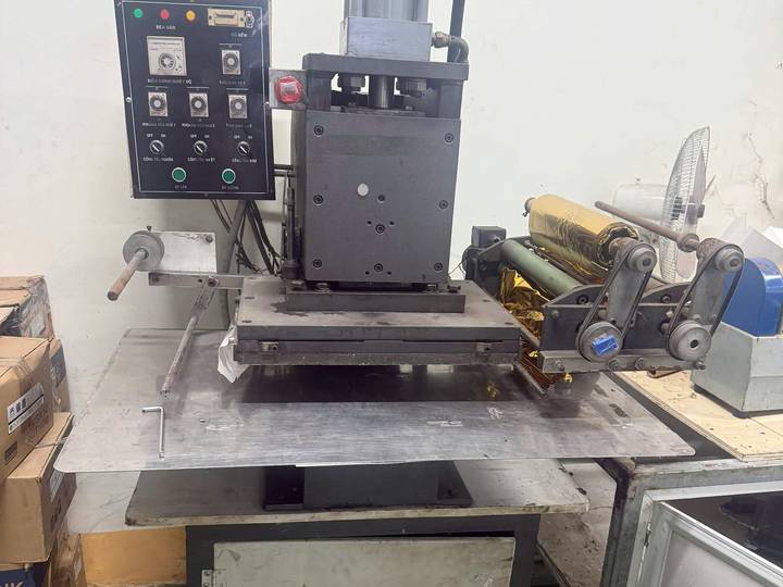 Máy ép kim nhiệt gia công hộp đựng giày cao cấp