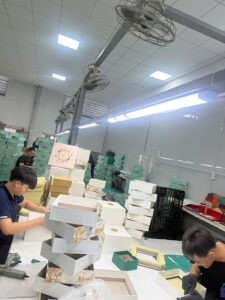 Hoàn thiện hộp quà tết 2027 tại xưởng Golden Box