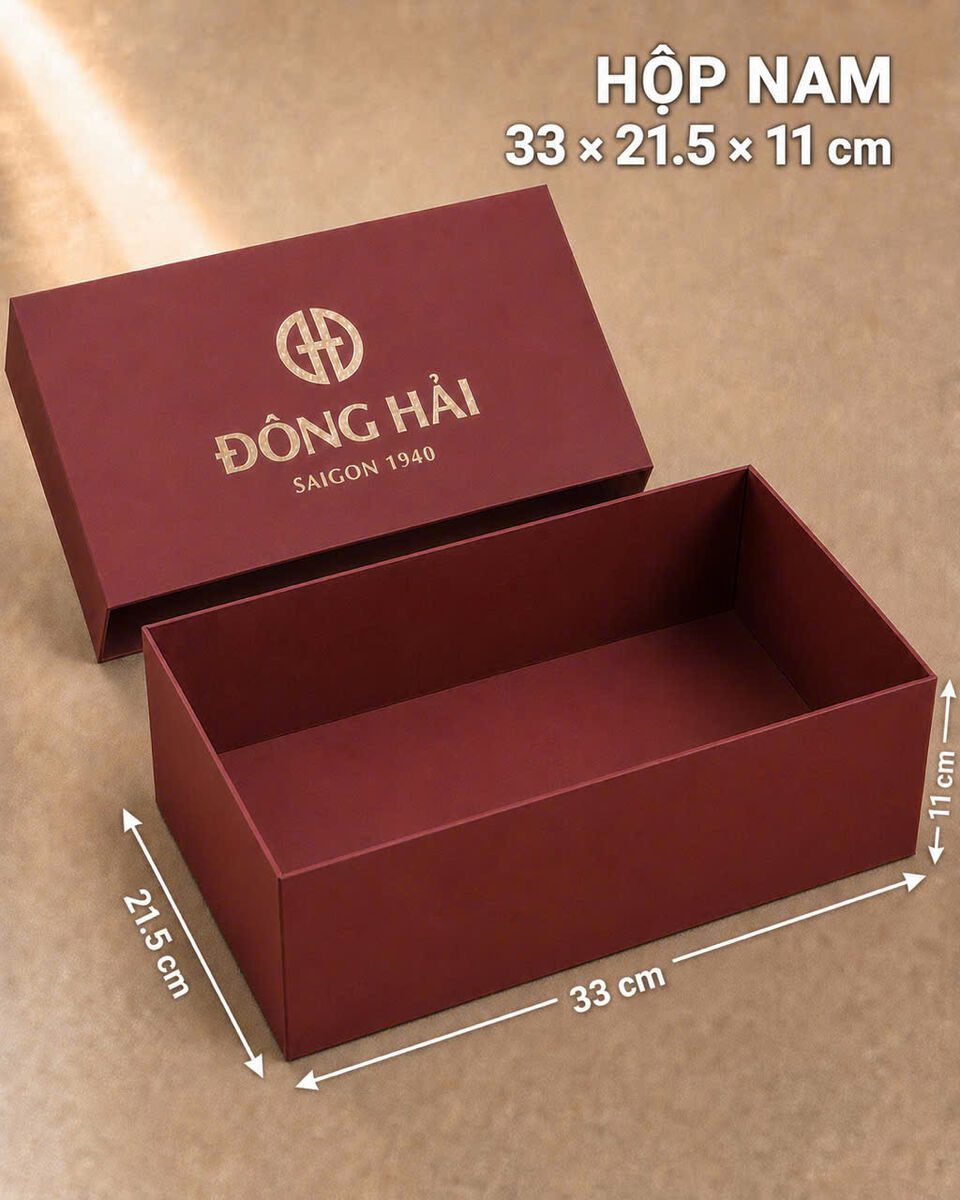Hộp đựng giày đỏ đô ép kim logo do xưởng Golden Box đặt in theo yêu cầu