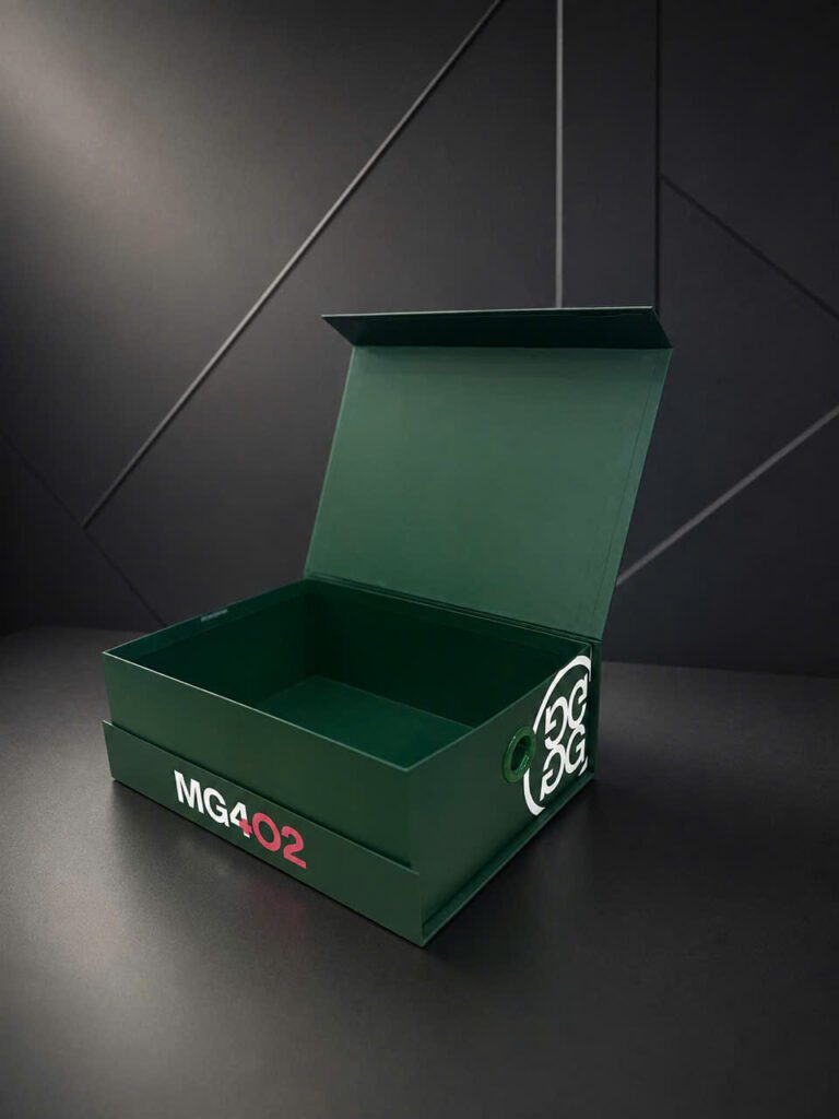 Hộp đựng giày mở nắp cho thấy kích thước lọt lòng bên trong — Golden Box Packaging