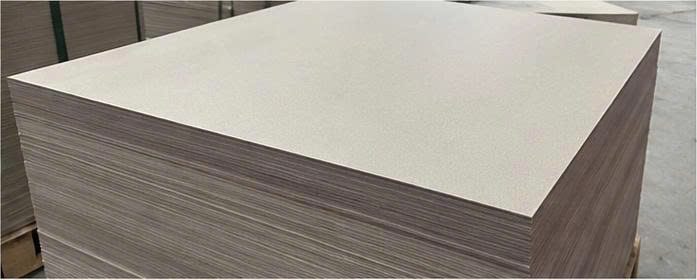 Tấm chipboard thành phẩm định lượng 700–2.200 gsm làm cốt hộp đựng giày
